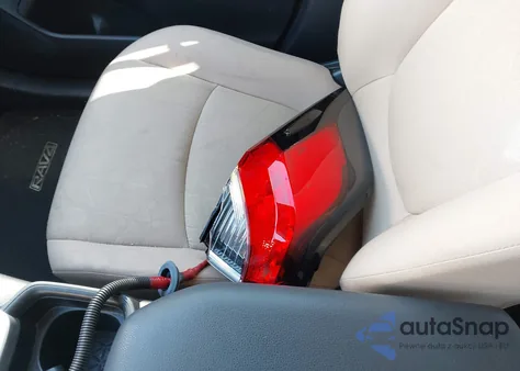 2019 Toyota Rav4 Xle z USA, uszkodzony, nr VIN JTMW1RFV5KD501573